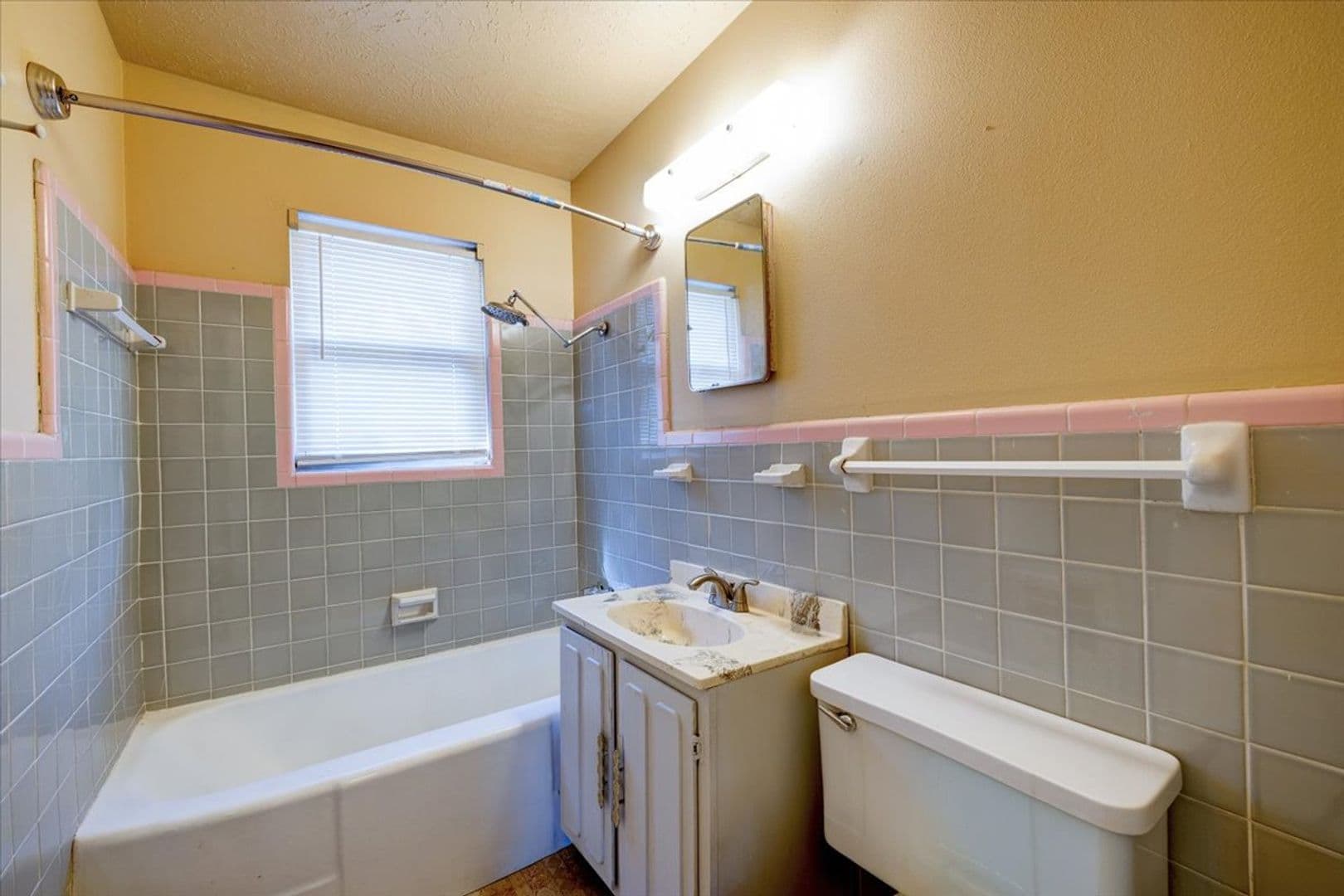 Midwest City House: 116 W. Rose Drive