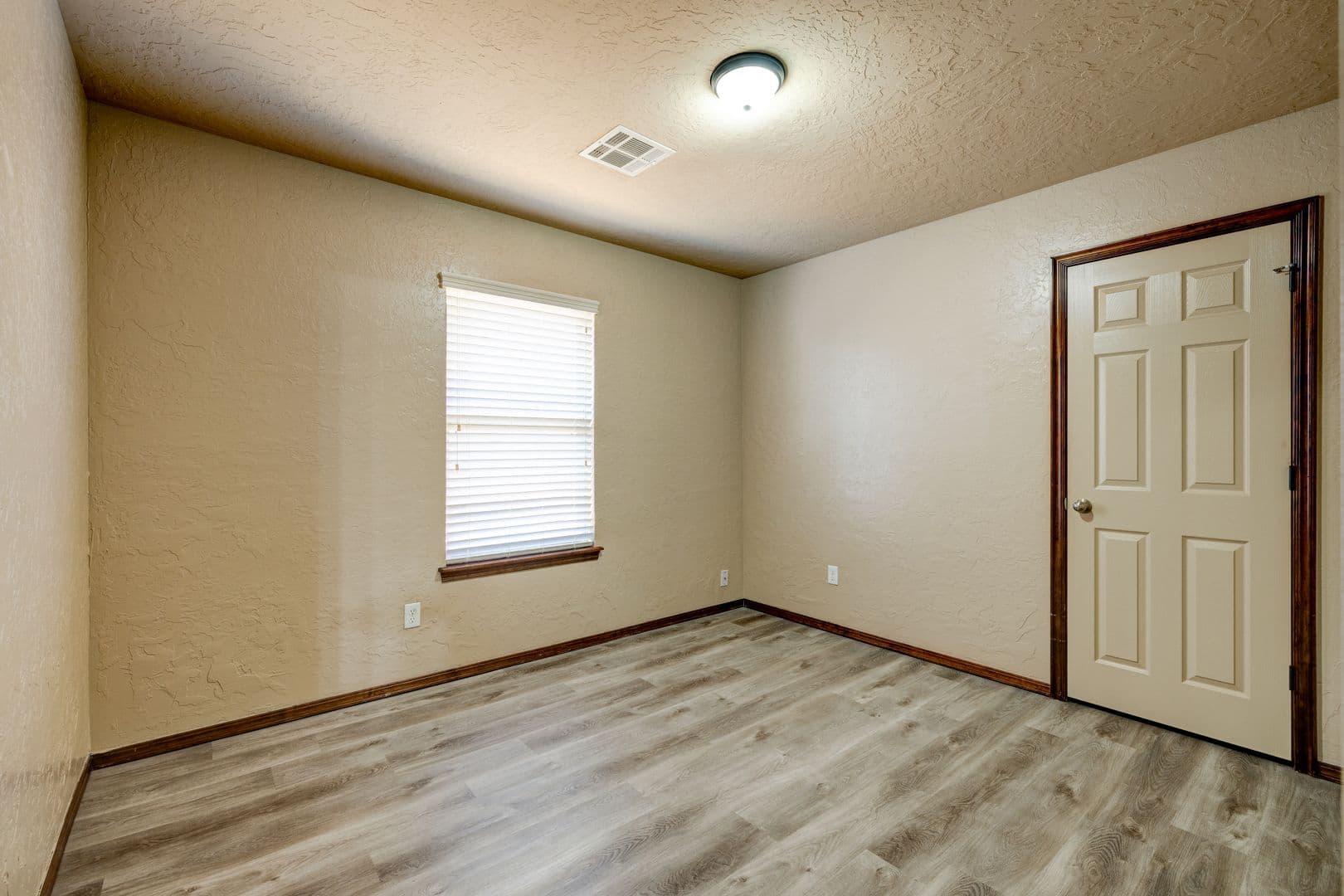 Yukon House: 3517 Galatian Way