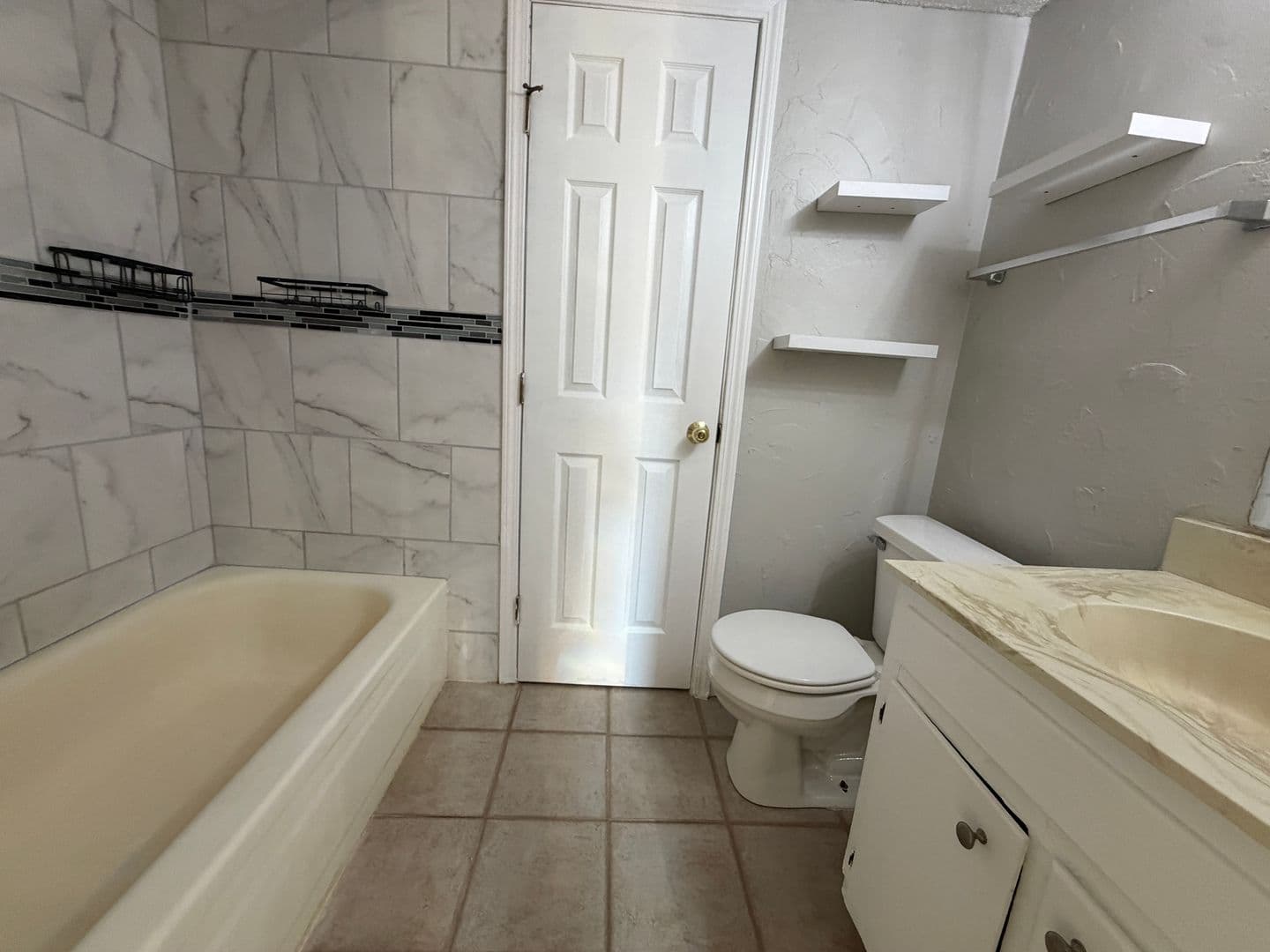 OKC House: 6000 N. Brookline Apt 63