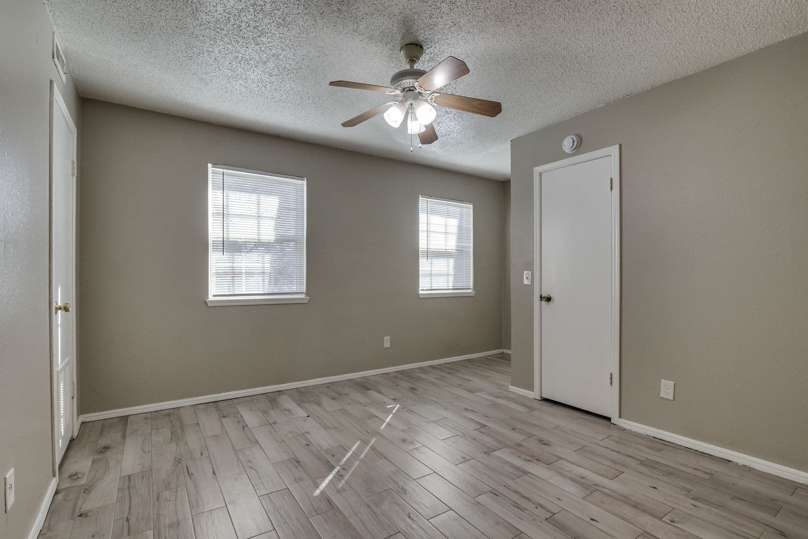 Oklahoma City House: 6048 NW Expressway