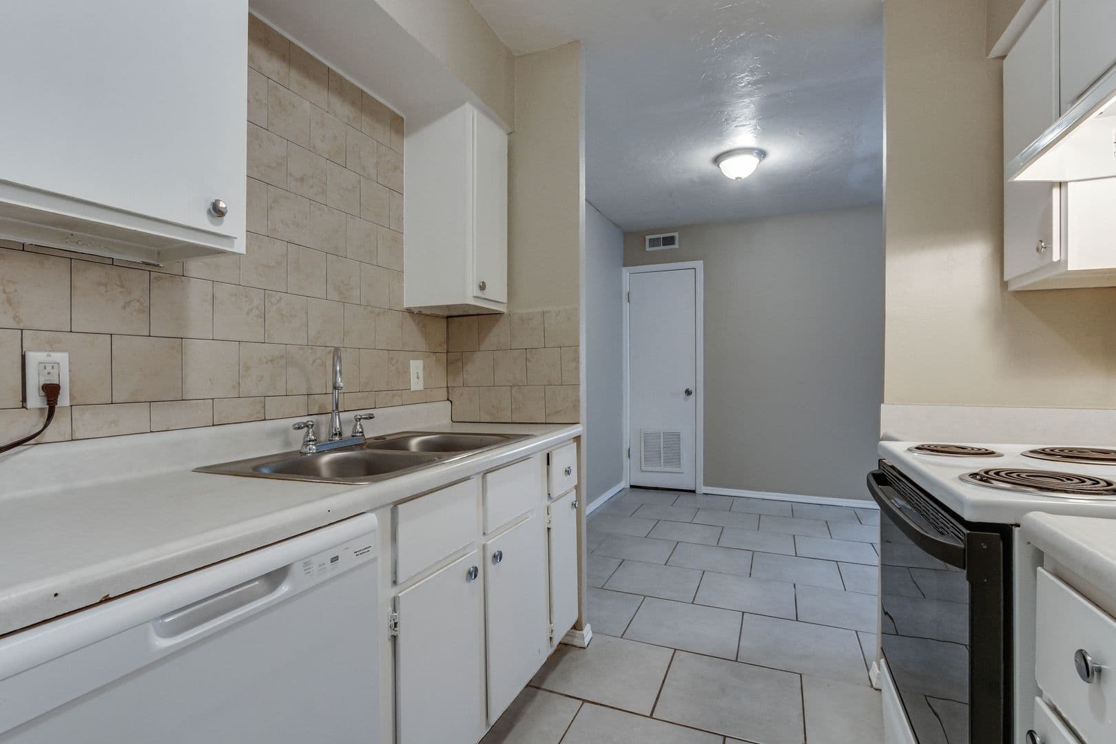 Oklahoma City House: 6026 NW Expressway Unit C