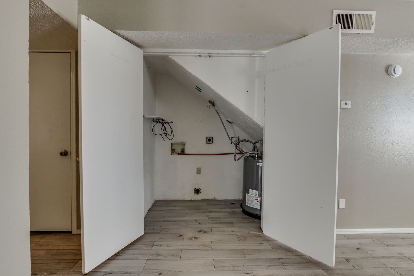 Oklahoma City House: 6048 NW Expressway