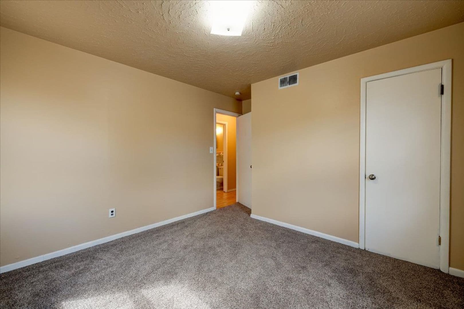 Midwest City House: 116 W. Rose Drive
