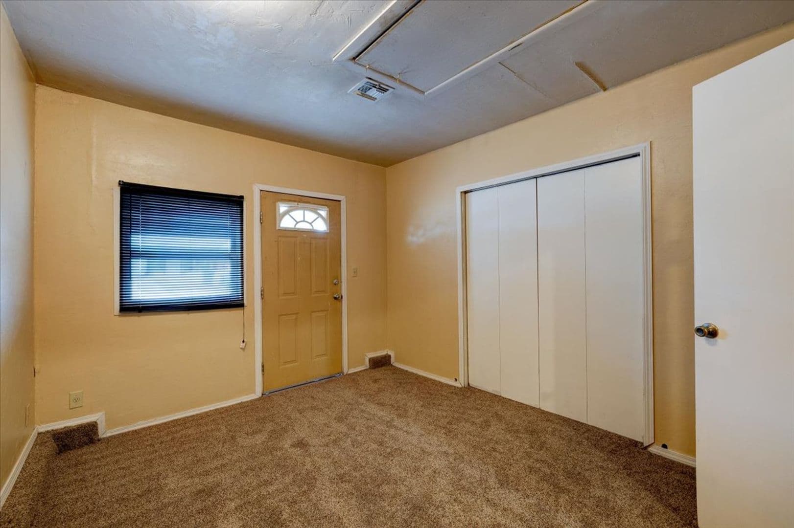 Midwest City House: 116 W. Rose Drive
