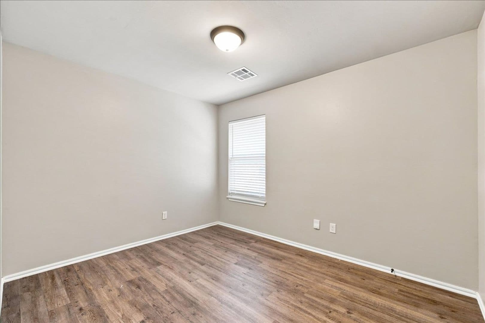 Edmond House: 404 Chalk Hill Ct