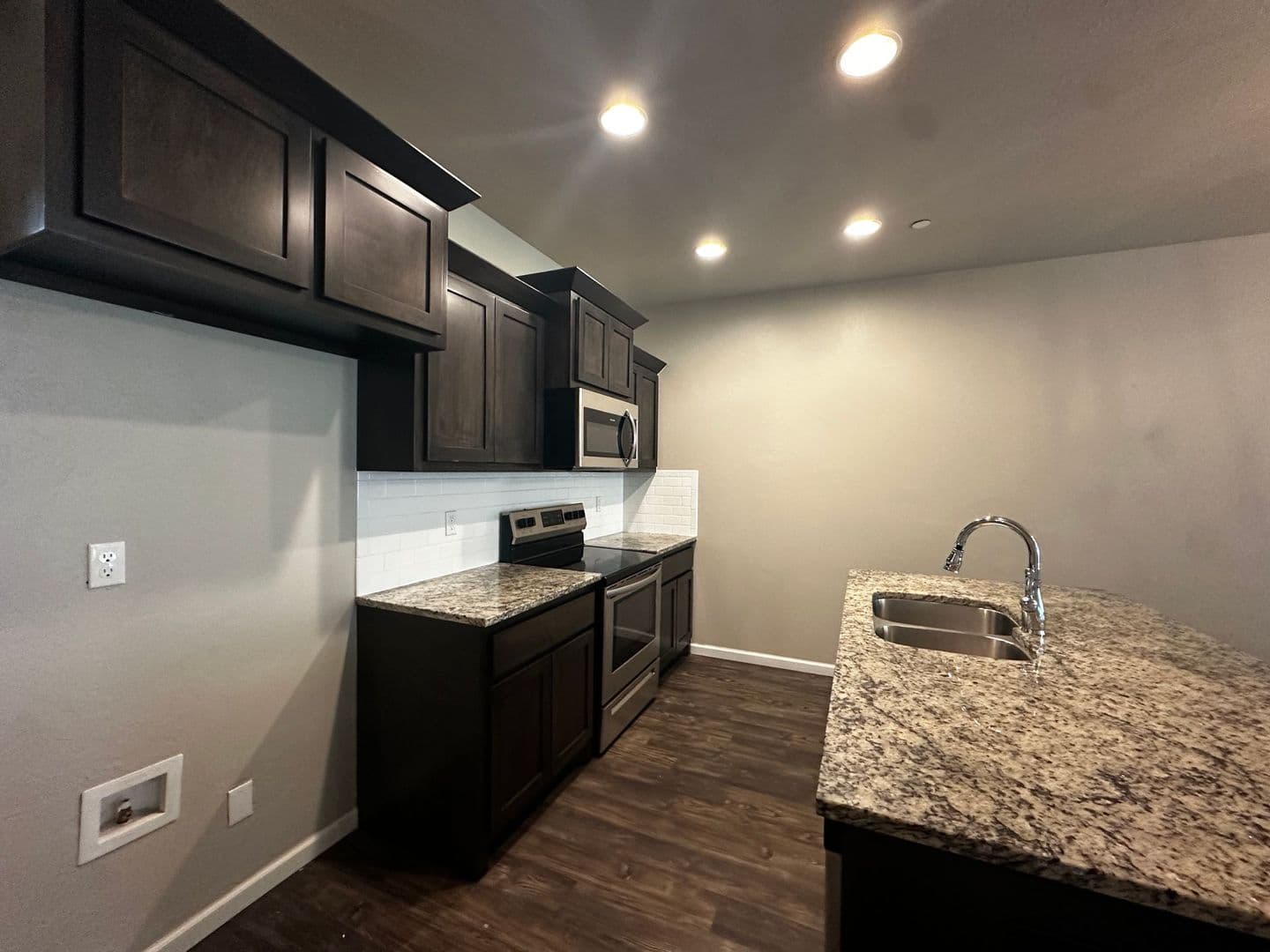 Moore House: 745 SW 14th St