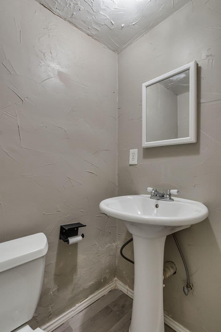 Oklahoma City House: 6048 NW Expressway