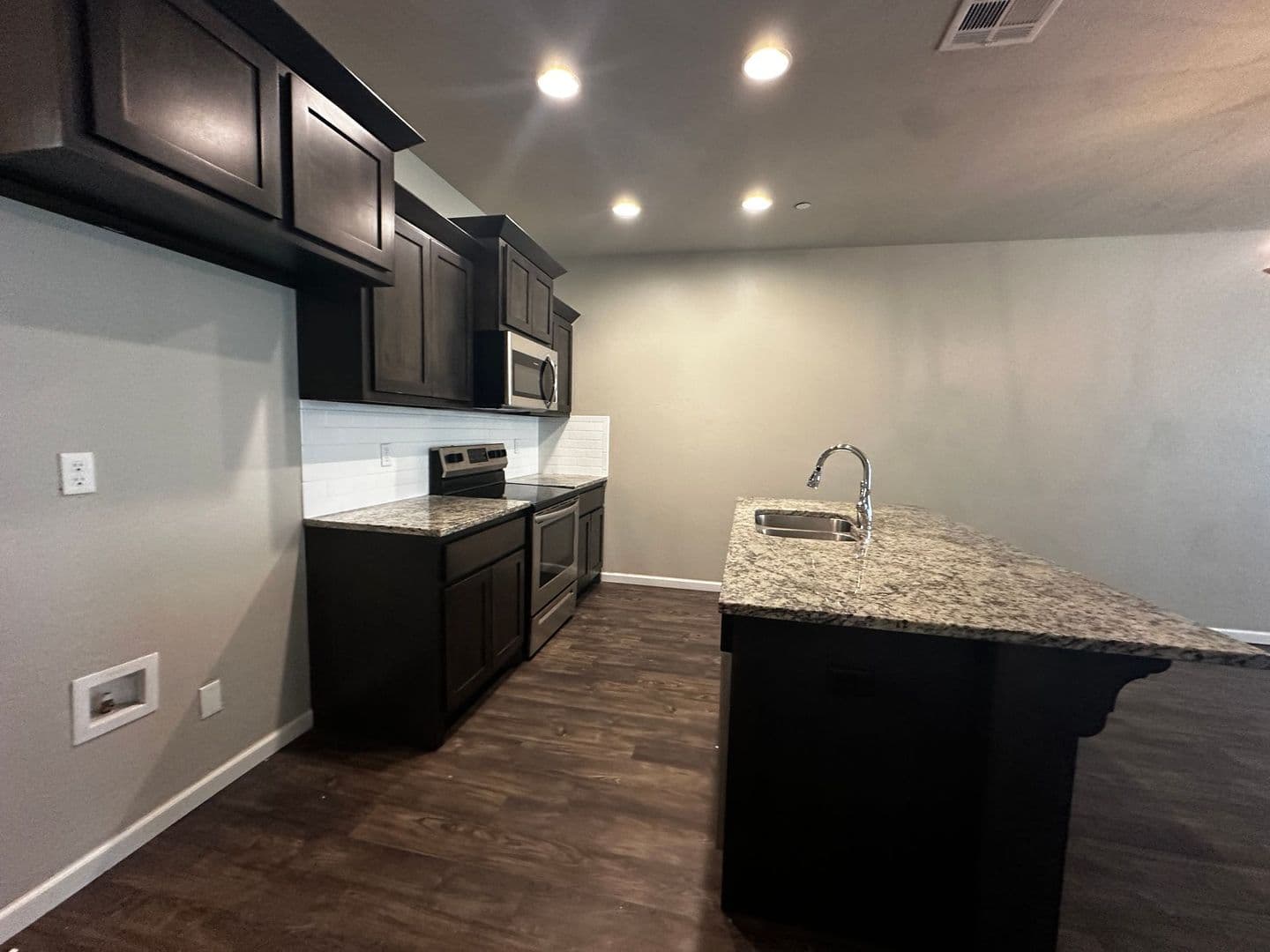 Moore House: 745 SW 14th St