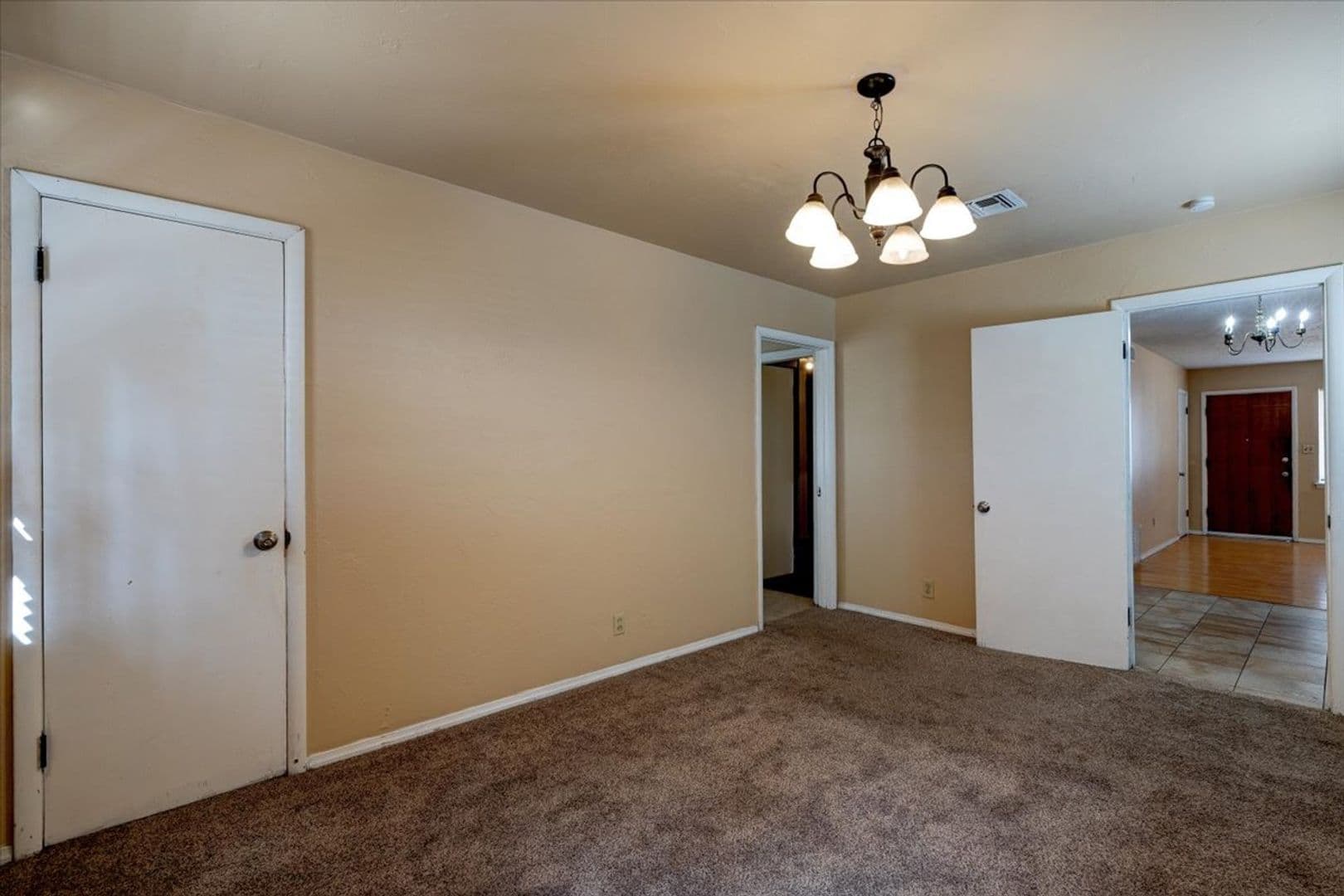 Midwest City House: 116 W. Rose Drive
