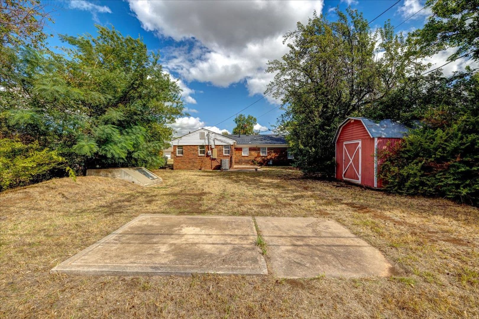 Midwest City House: 116 W. Rose Drive