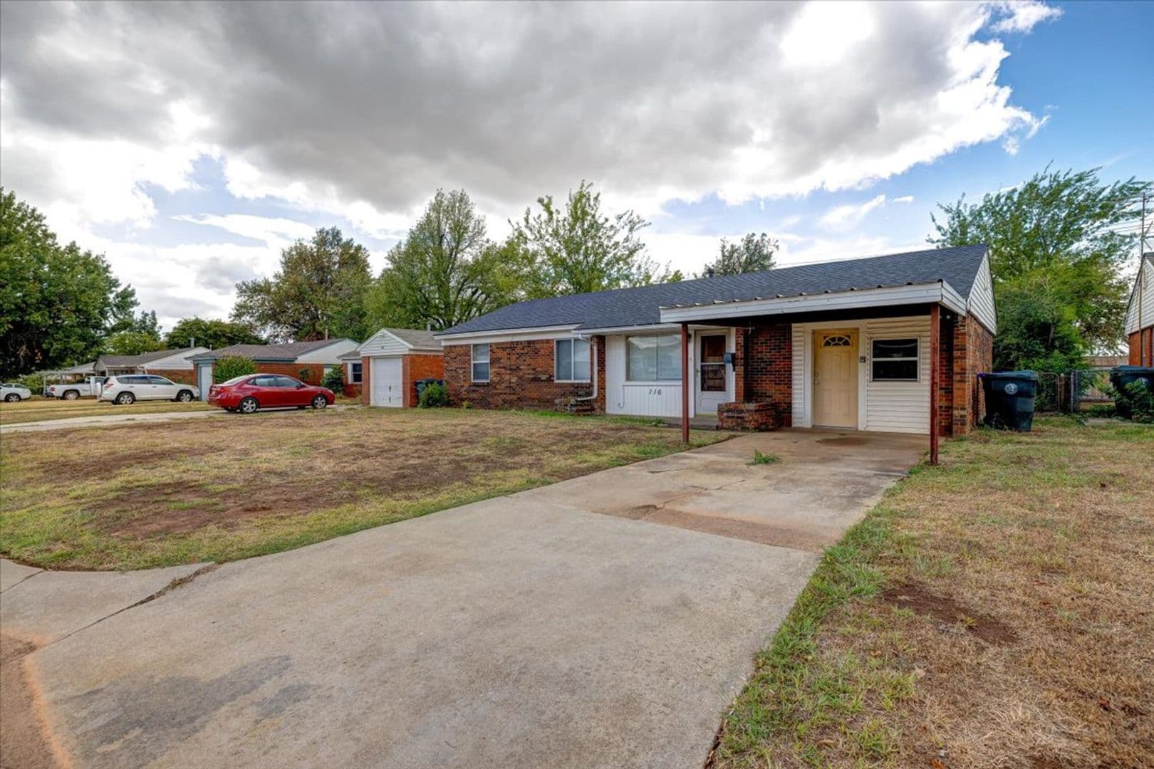 Midwest City House: 116 W. Rose Drive