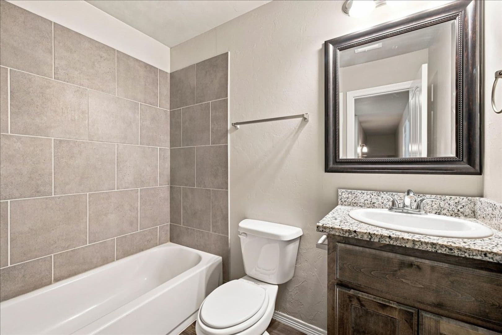 Edmond House: 2024 Buena Vida Lane