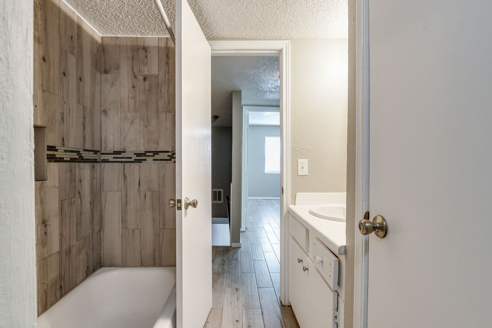 Oklahoma City House: 6048 NW Expressway
