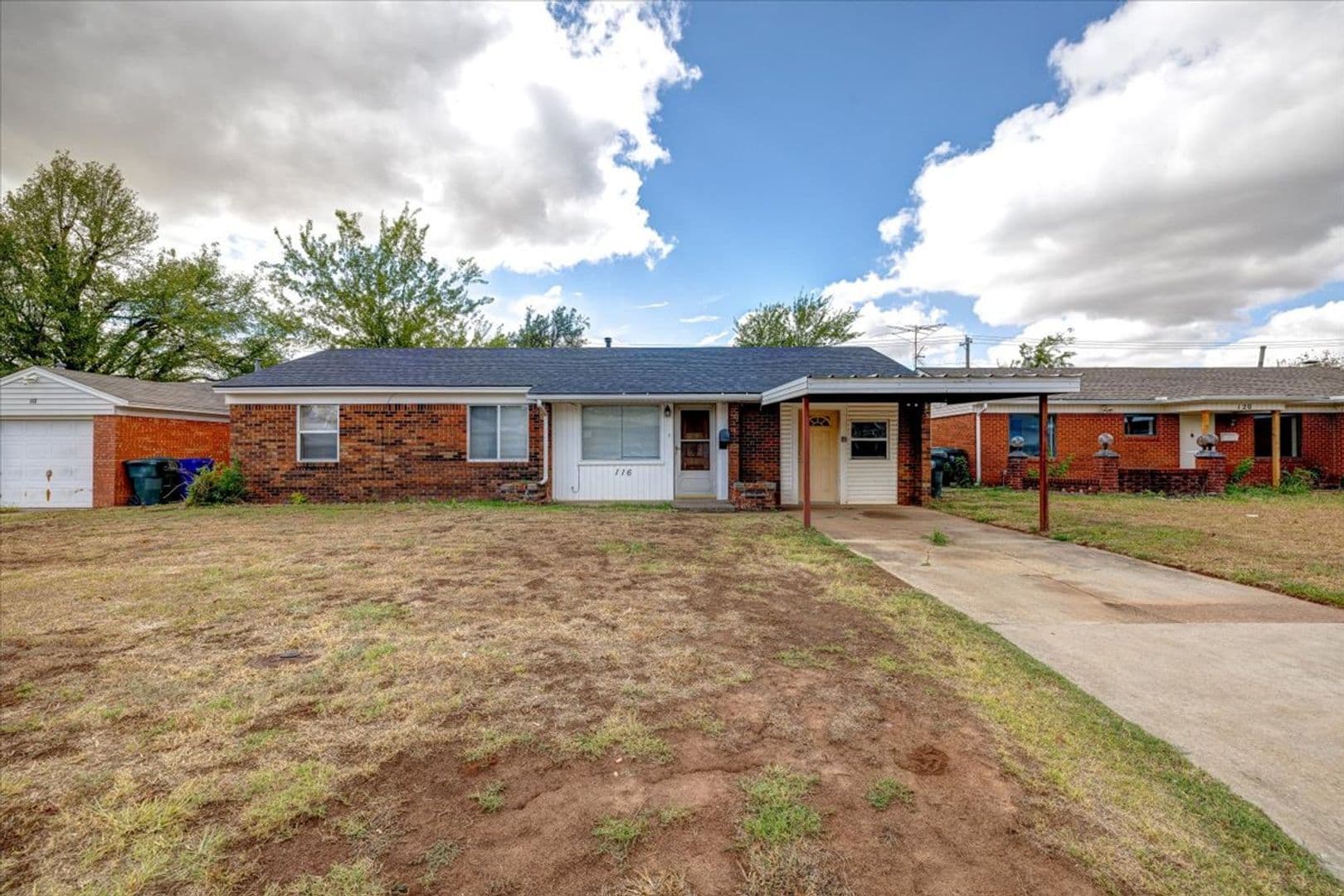 Midwest City House: 116 W. Rose Drive
