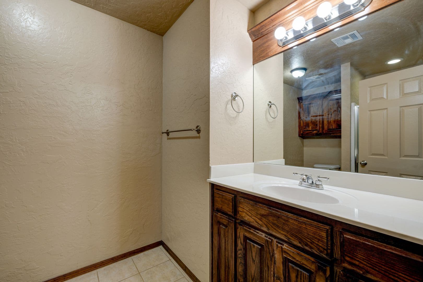 Yukon House: 3517 Galatian Way
