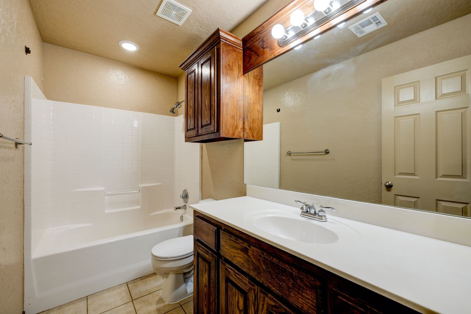 Yukon House: 3517 Galatian Way