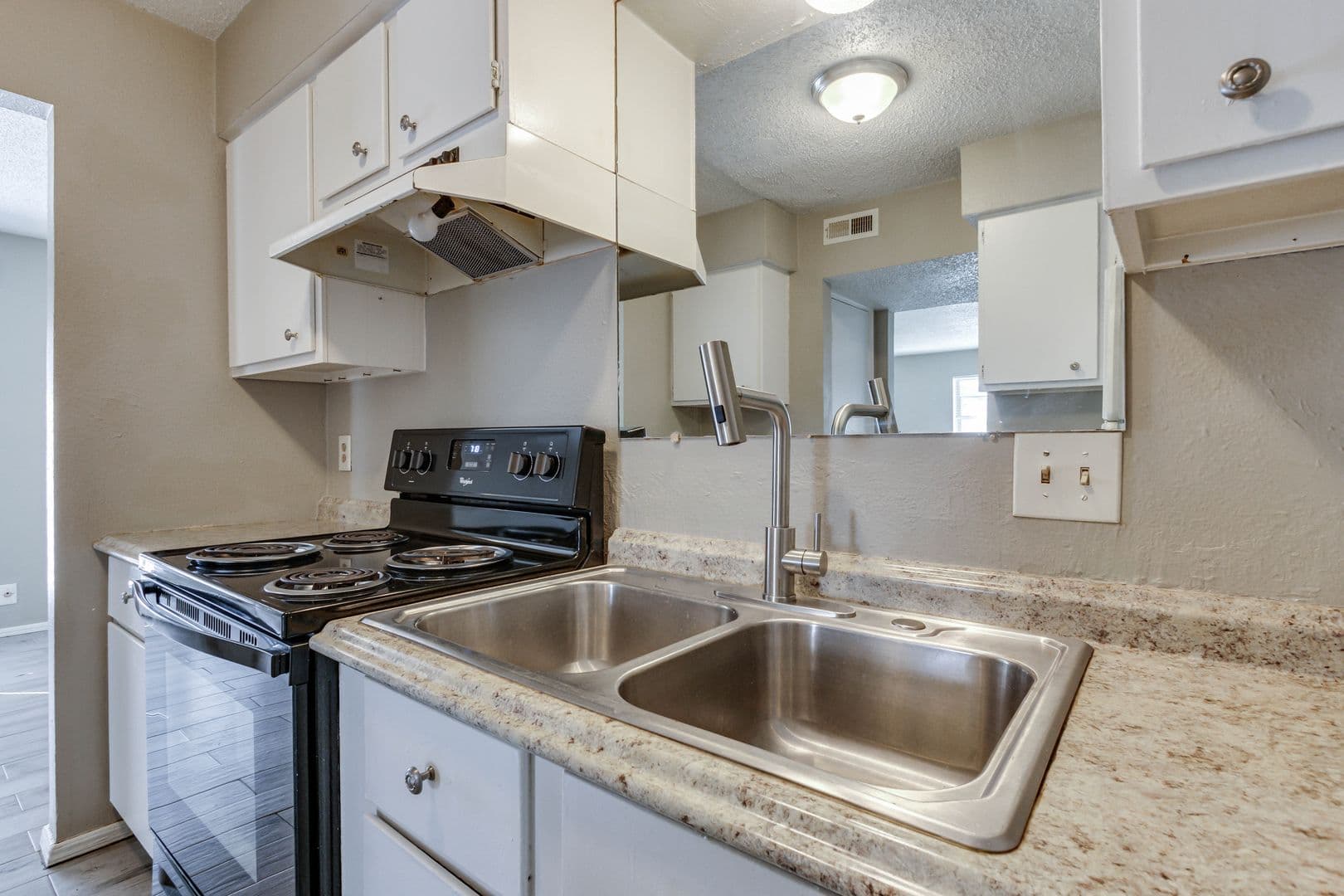 Oklahoma City House: 6048 NW Expressway