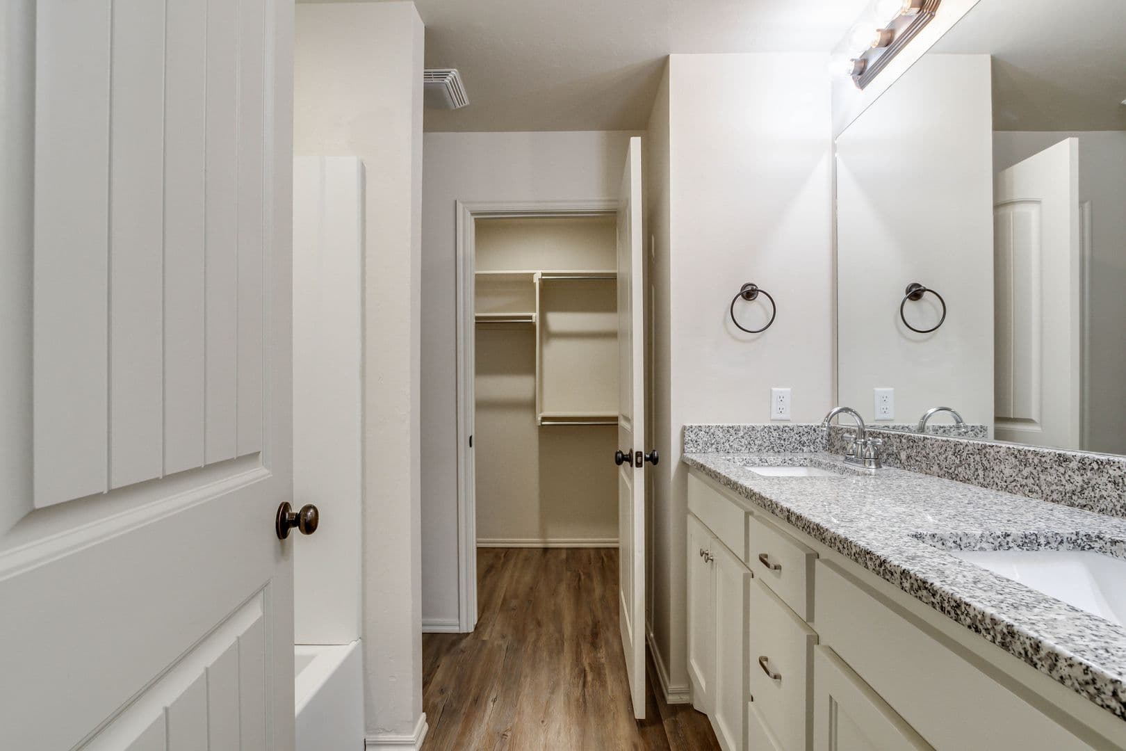 Edmond House: 437 Chalk Hill Ct