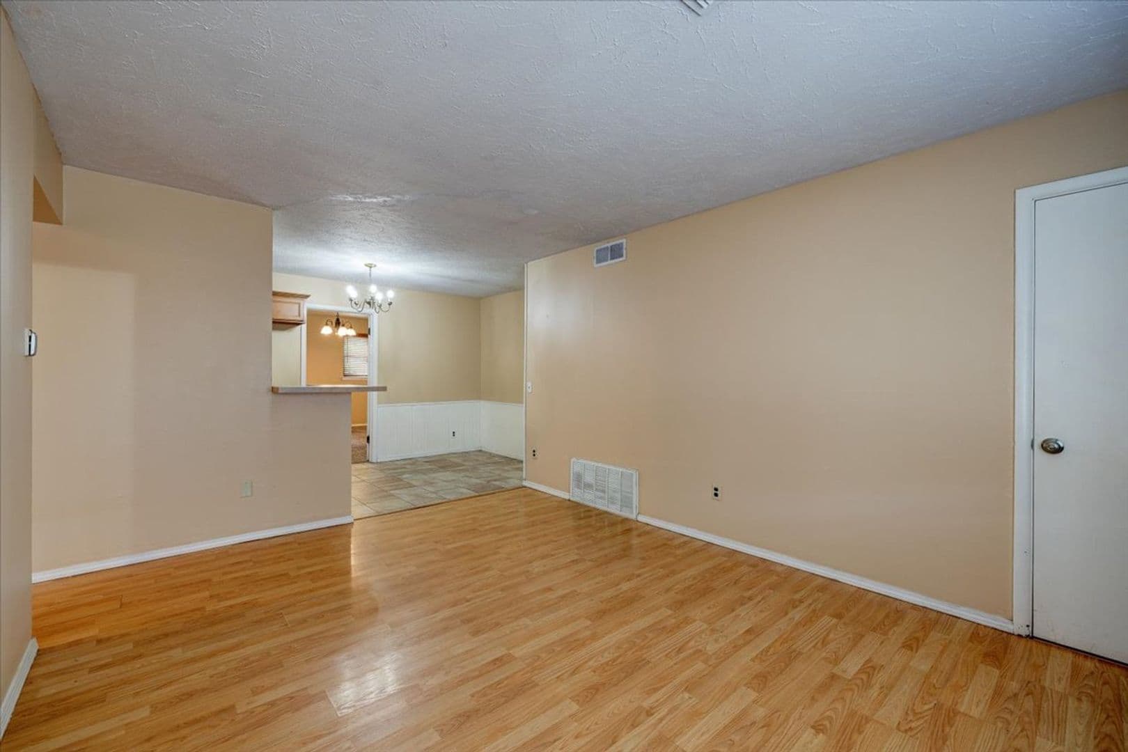 Midwest City House: 116 W. Rose Drive