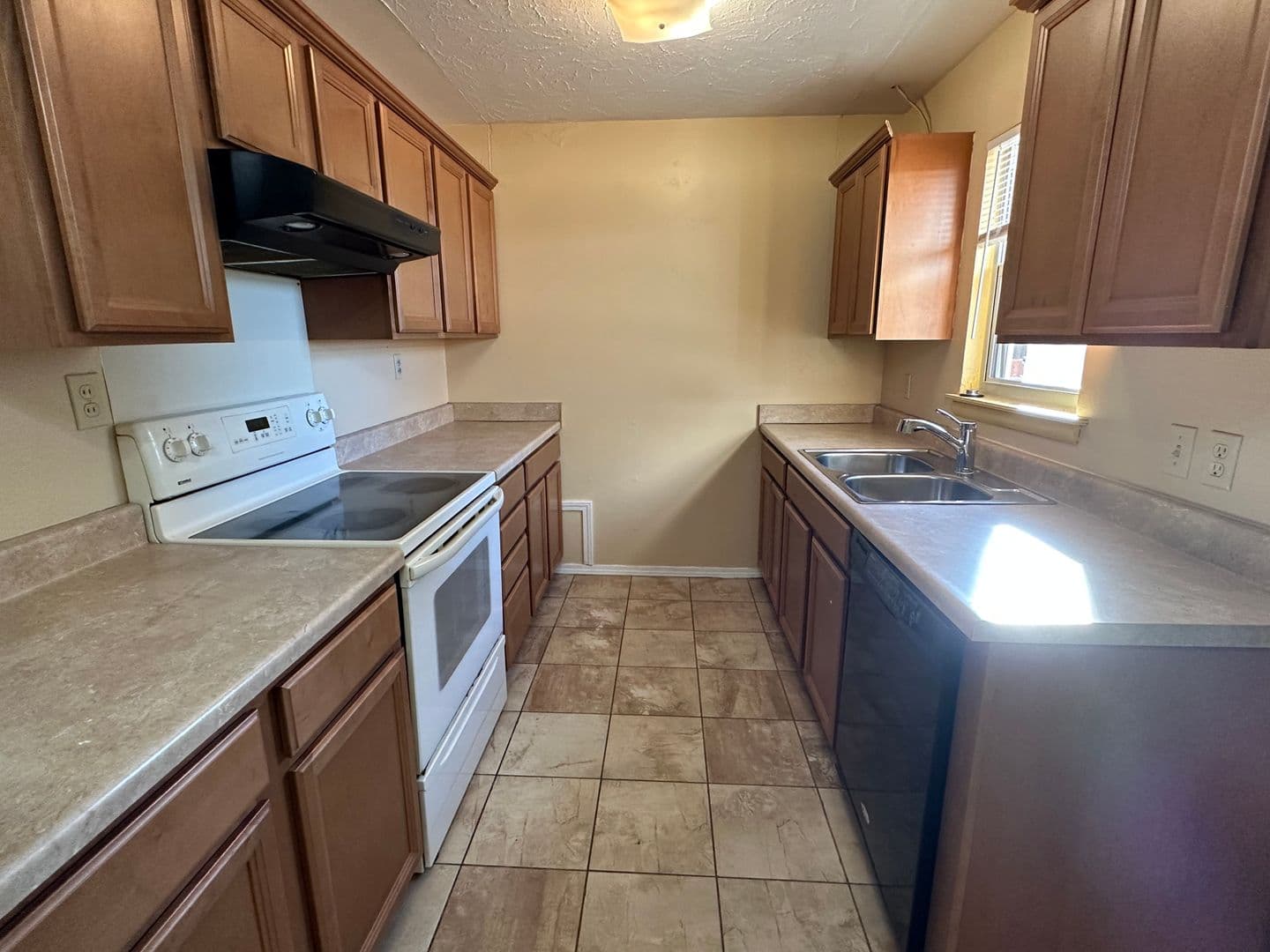 Midwest City House: 116 W. Rose Drive