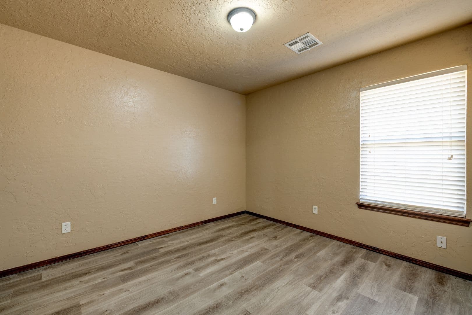 Yukon House: 3517 Galatian Way