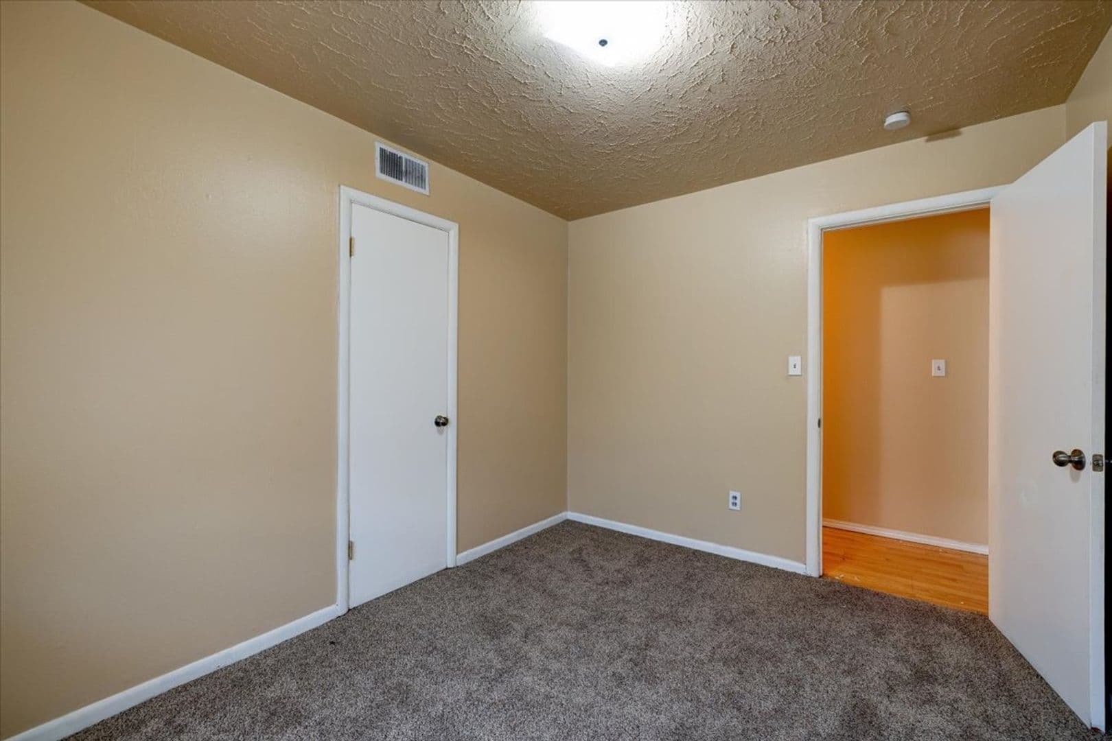 Midwest City House: 116 W. Rose Drive