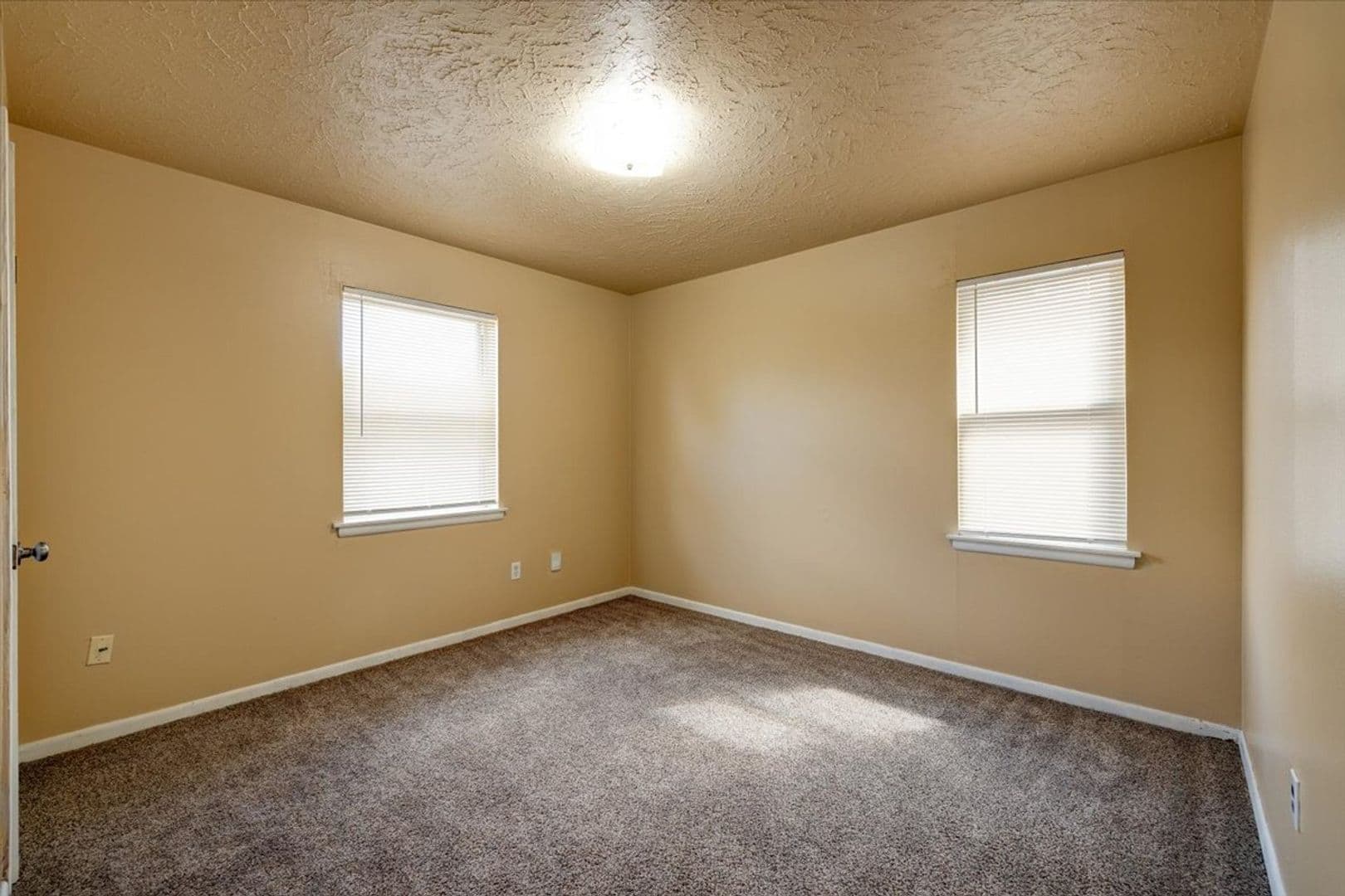 Midwest City House: 116 W. Rose Drive