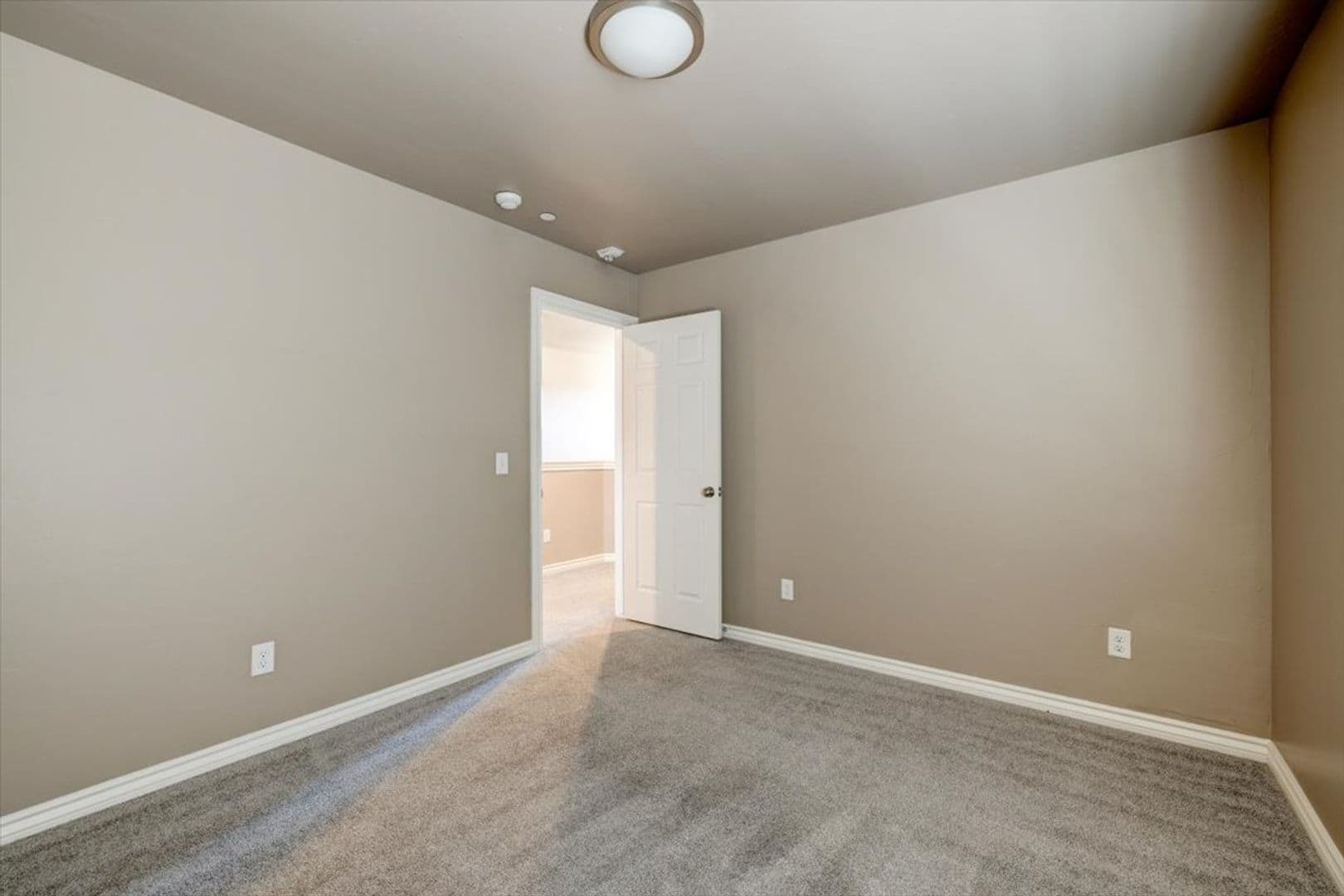 Moore House: 799 SW 14th St