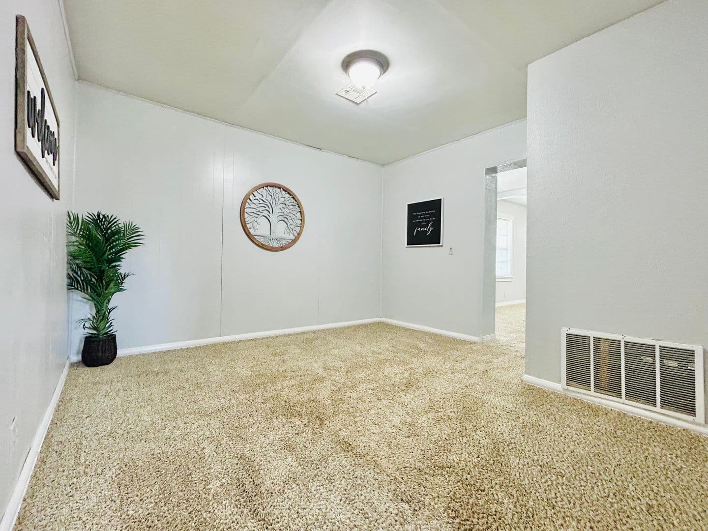 Del City House: 4220 SE 25th St