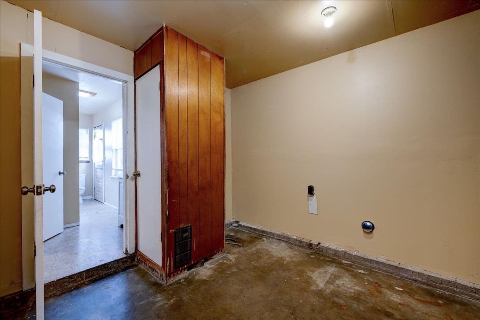 Midwest City House: 116 W. Rose Drive