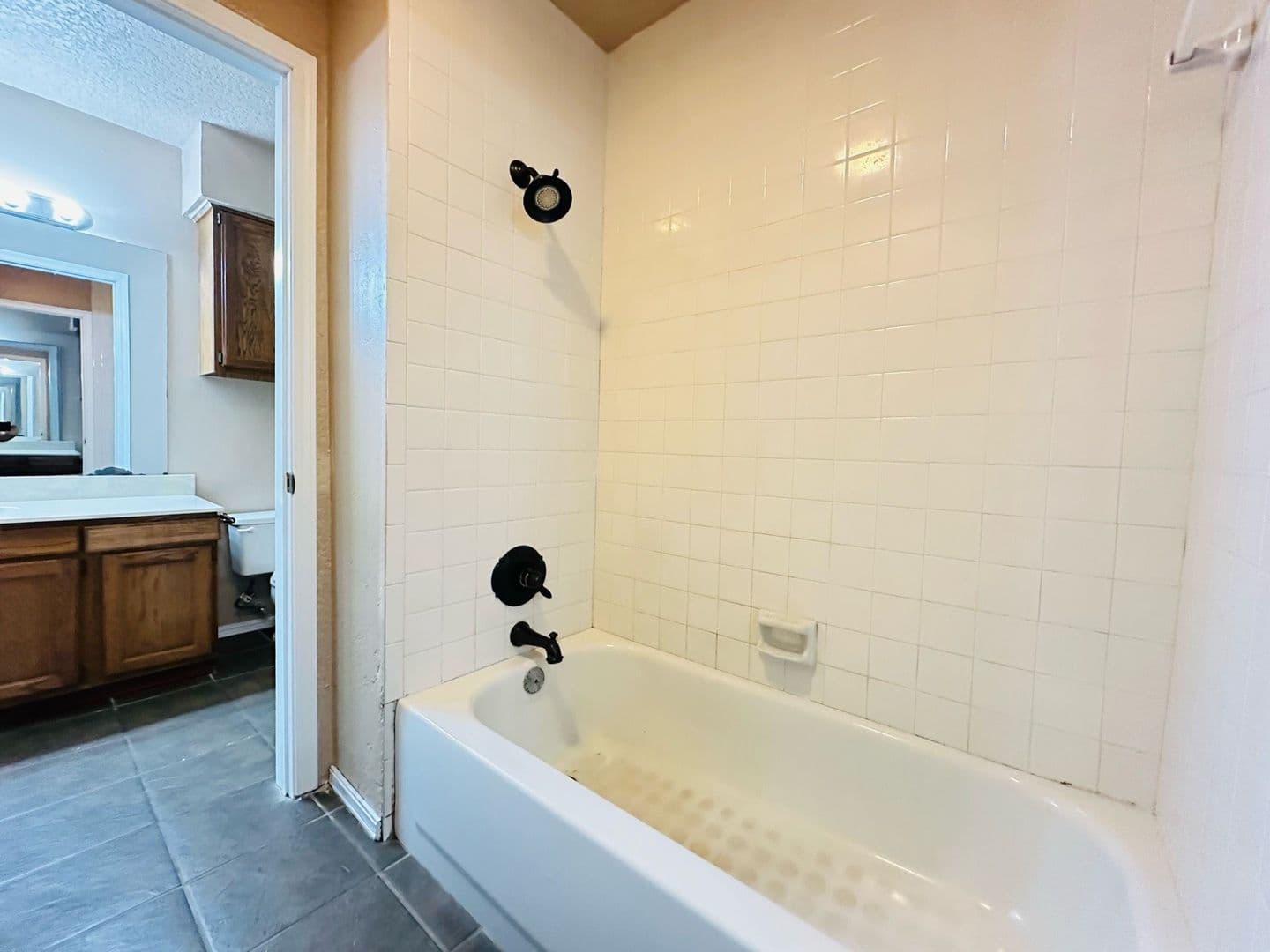 Oklahoma City House: 3200 W Britton Road #19