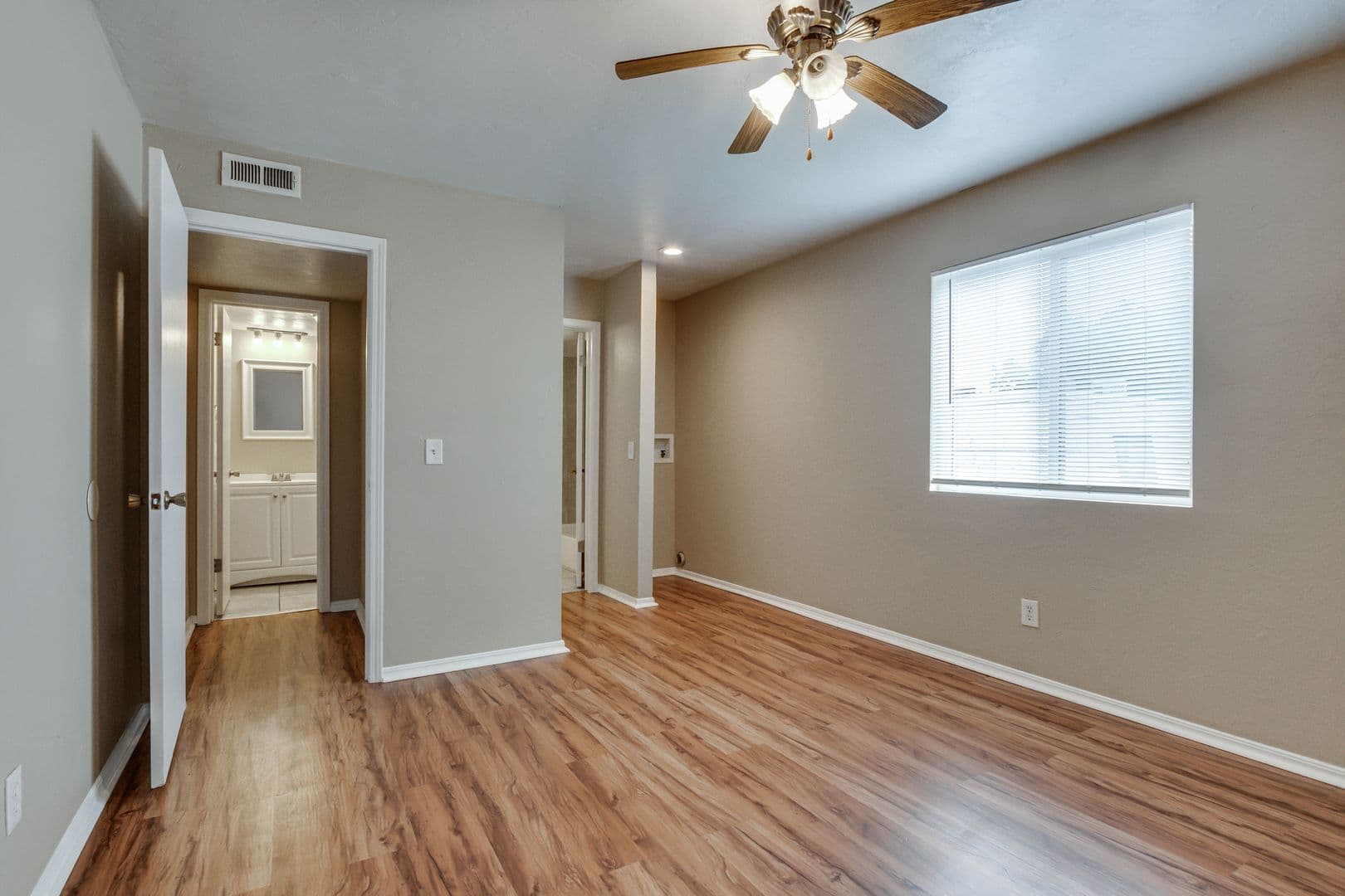Oklahoma City House: 6026 NW Expressway Unit C