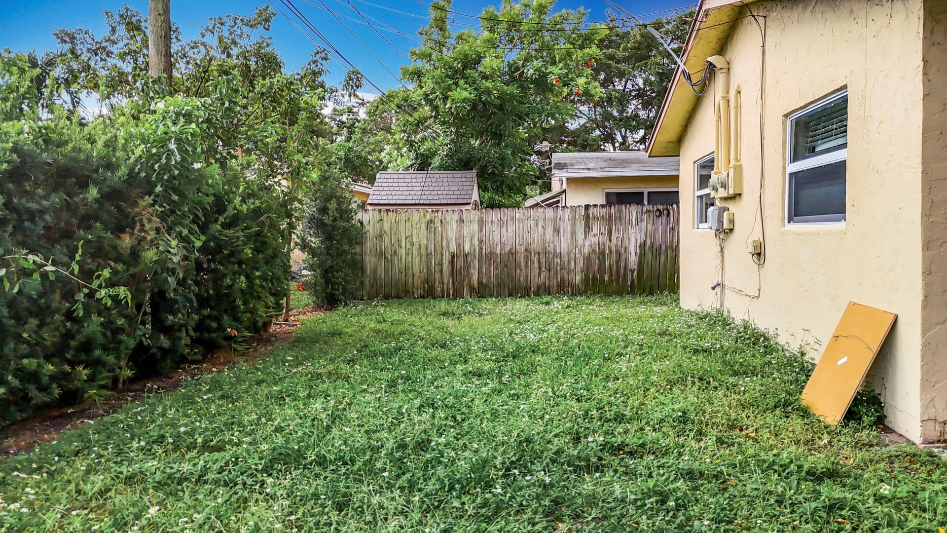 Pompano Apartment: 410 NE 12th Ave