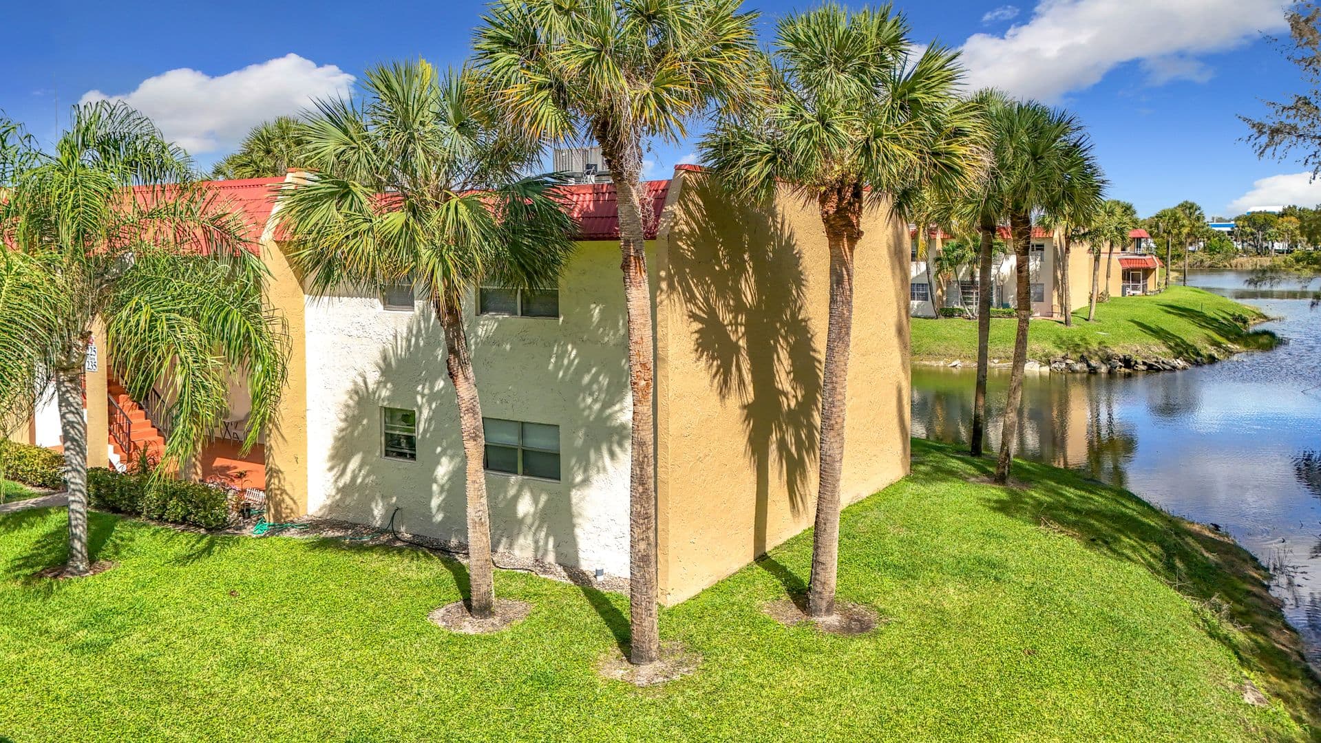 West Palm Beach House: 235 Lake Dora Drive
