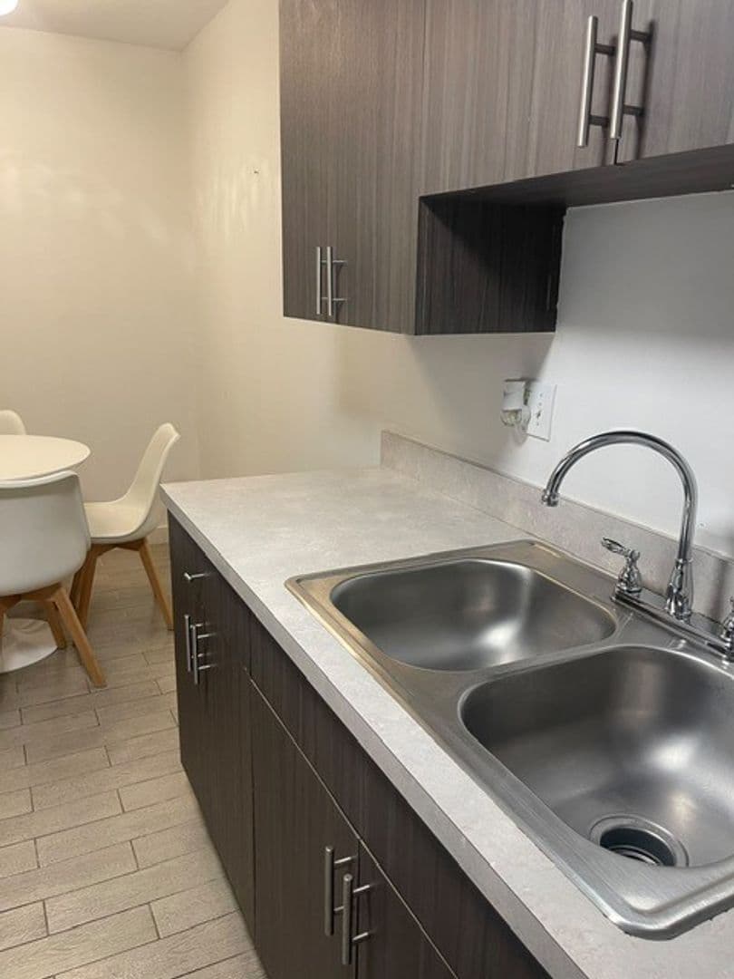 Lake Worth Apartment: 202 Lucerne Avenue