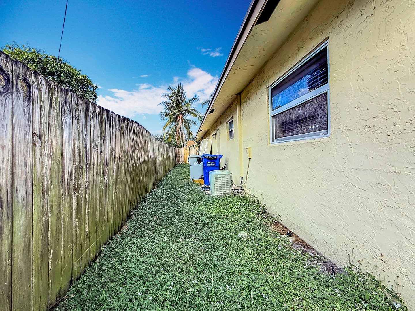 Pompano Apartment: 410 NE 12th Ave