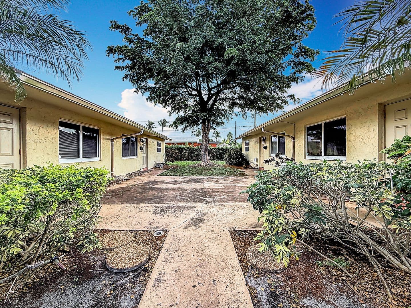 Pompano Apartment: 410 NE 12th Ave