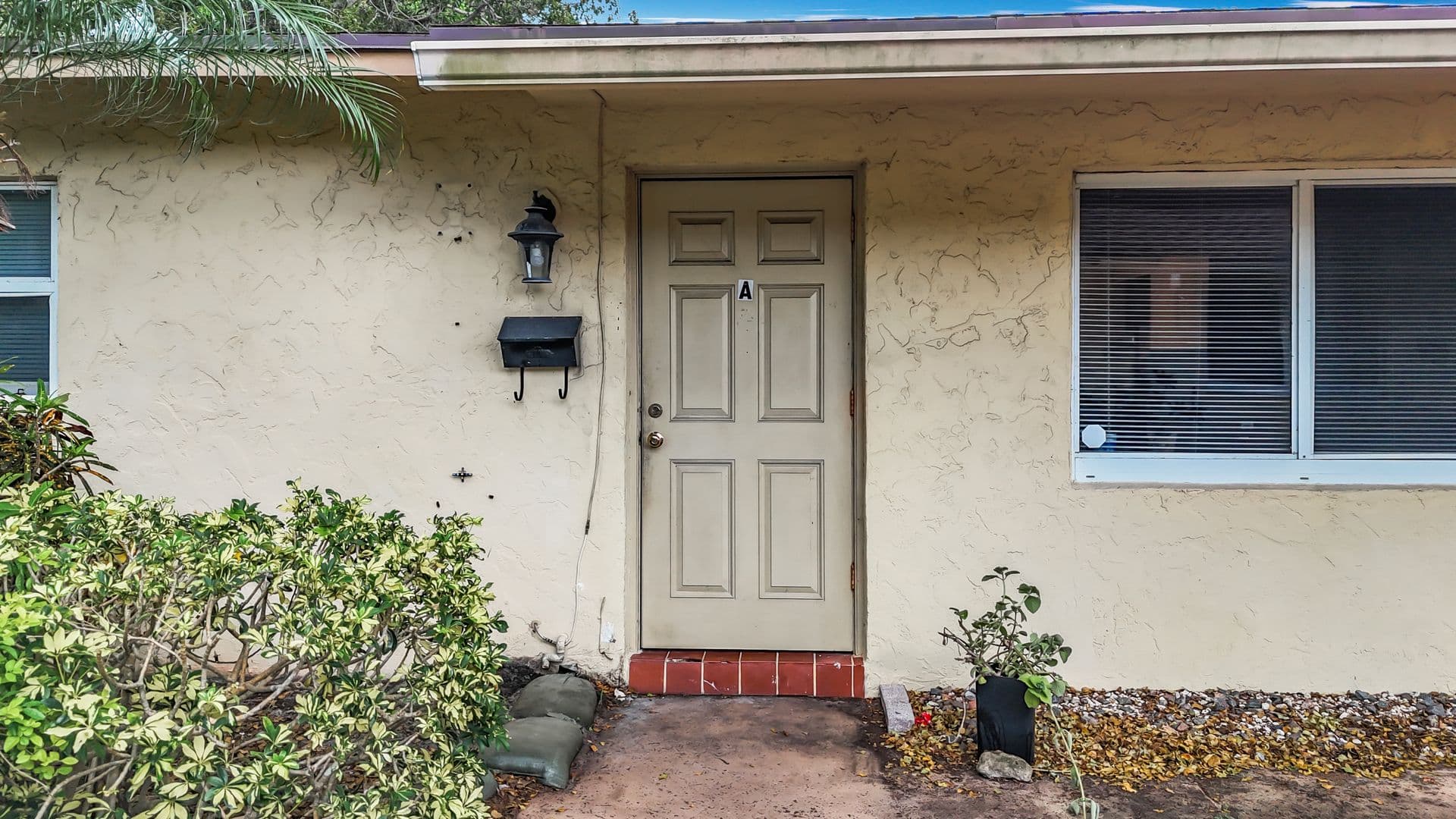 Pompano Apartment: 410 NE 12th Ave