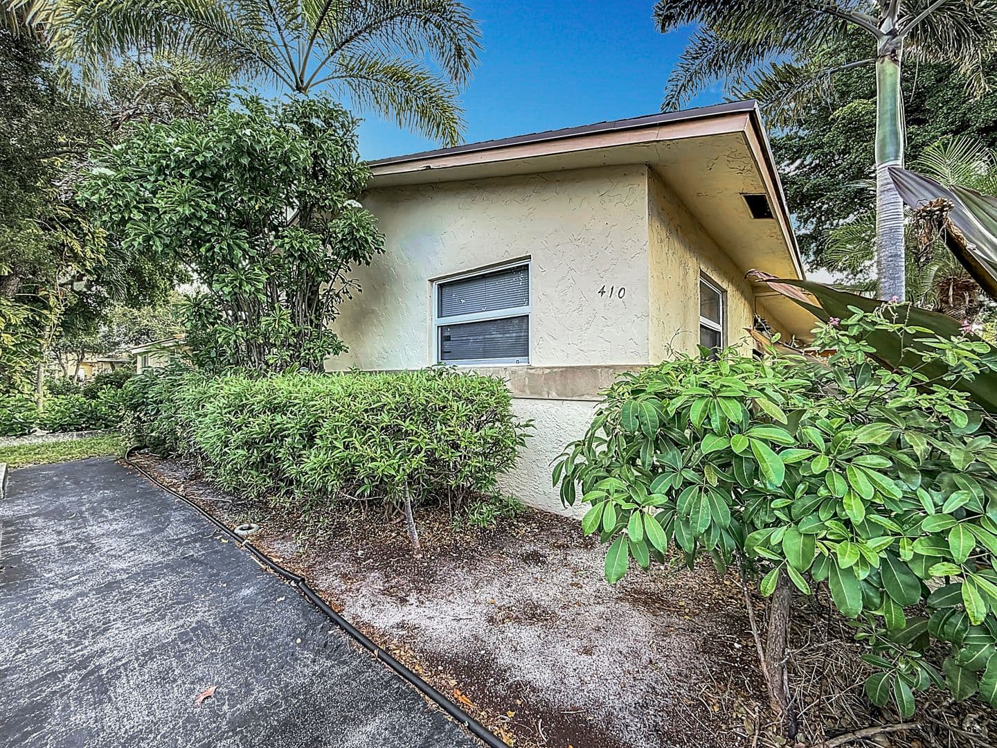 Pompano Apartment: 410 NE 12th Ave