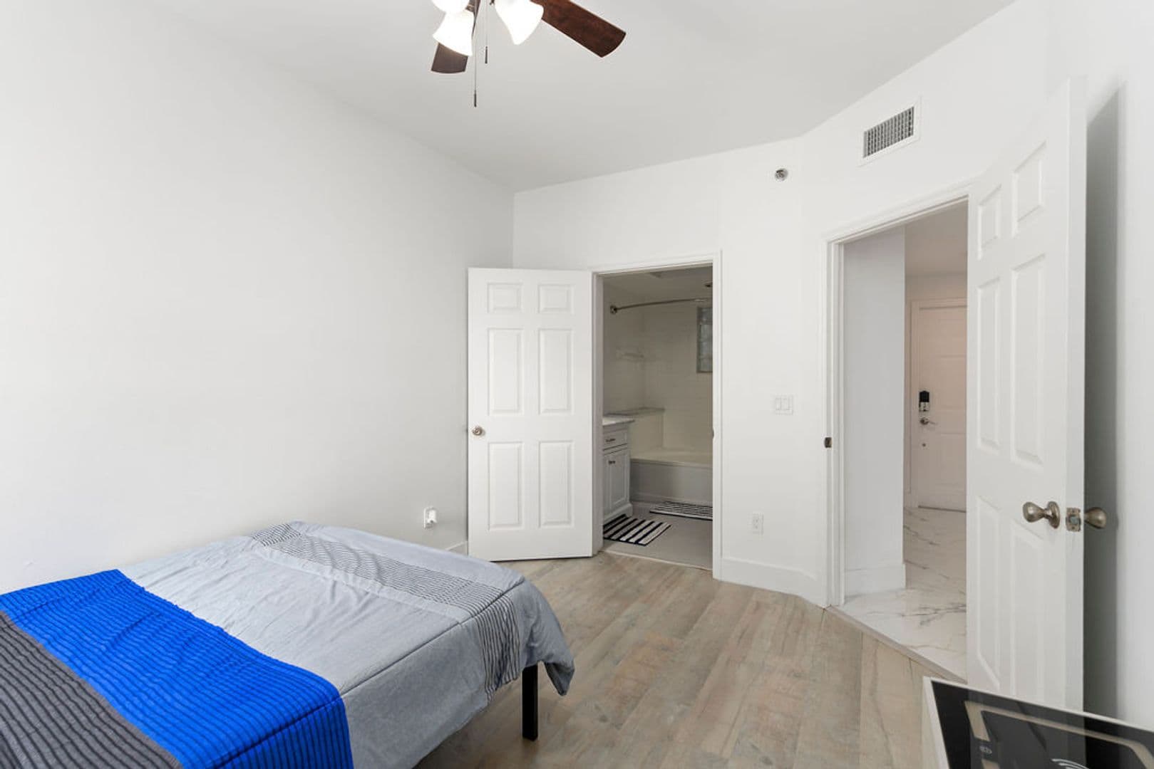 Aventura House: 3205 NE 184th Street unit 9203