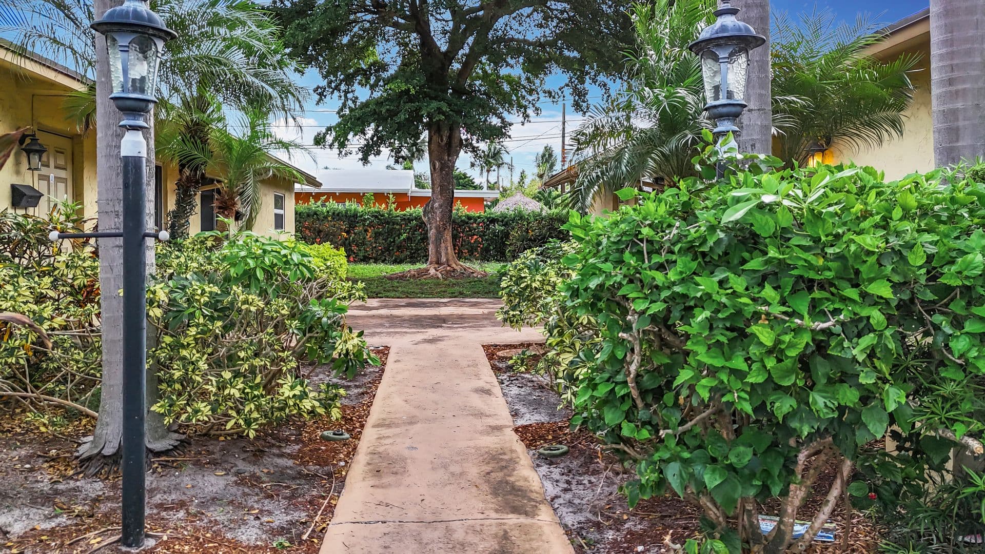 Pompano Apartment: 410 NE 12th Ave