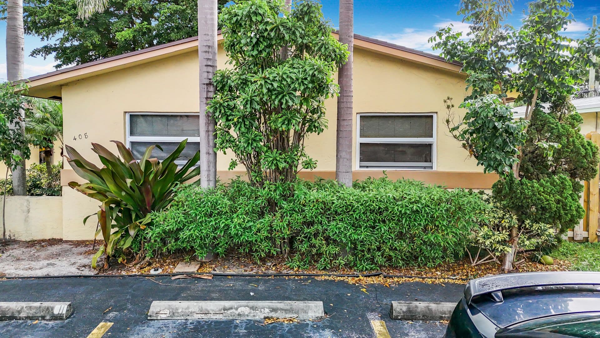 Pompano Apartment: 410 NE 12th Ave