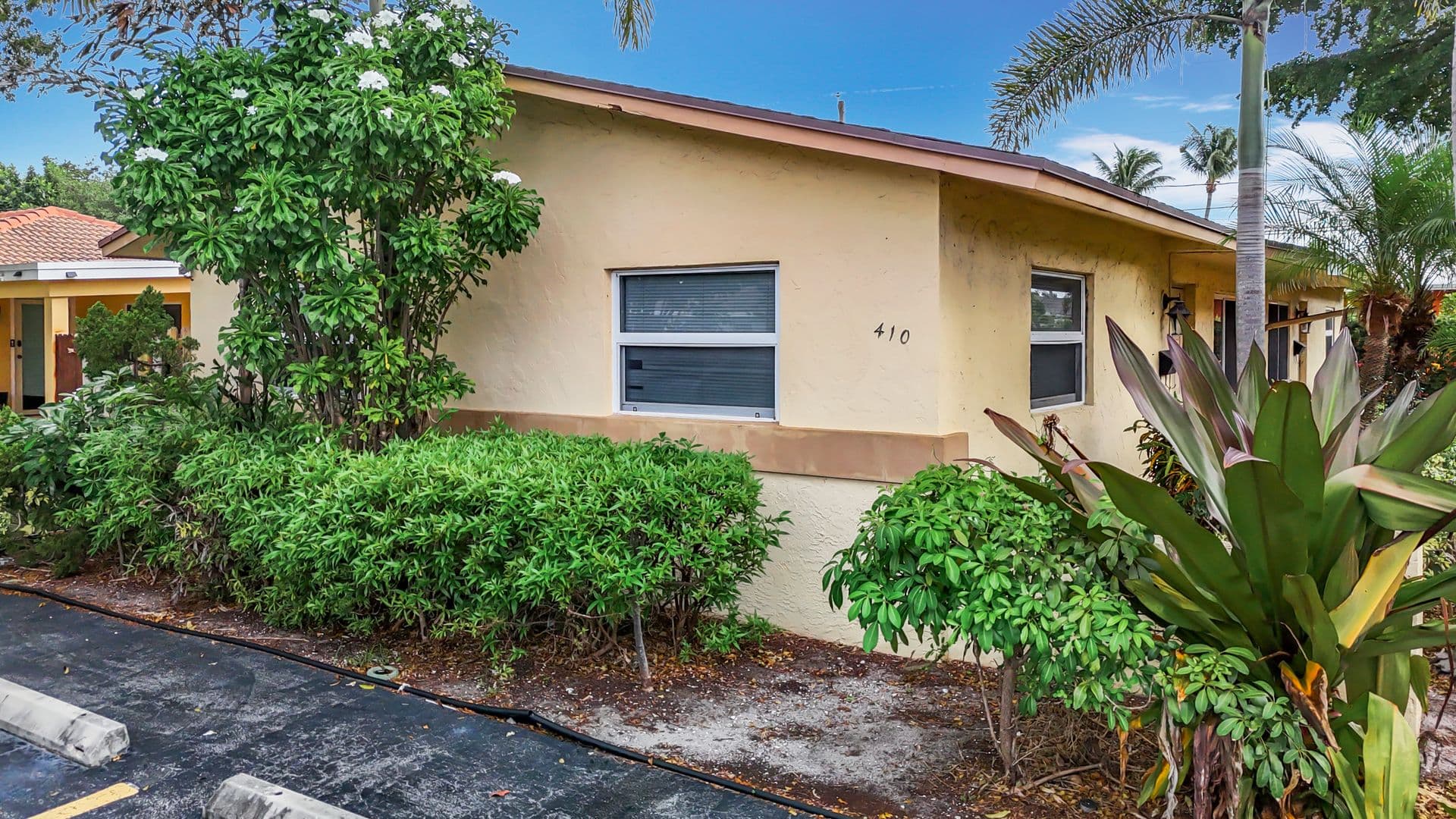 Pompano Apartment: 410 NE 12th Ave