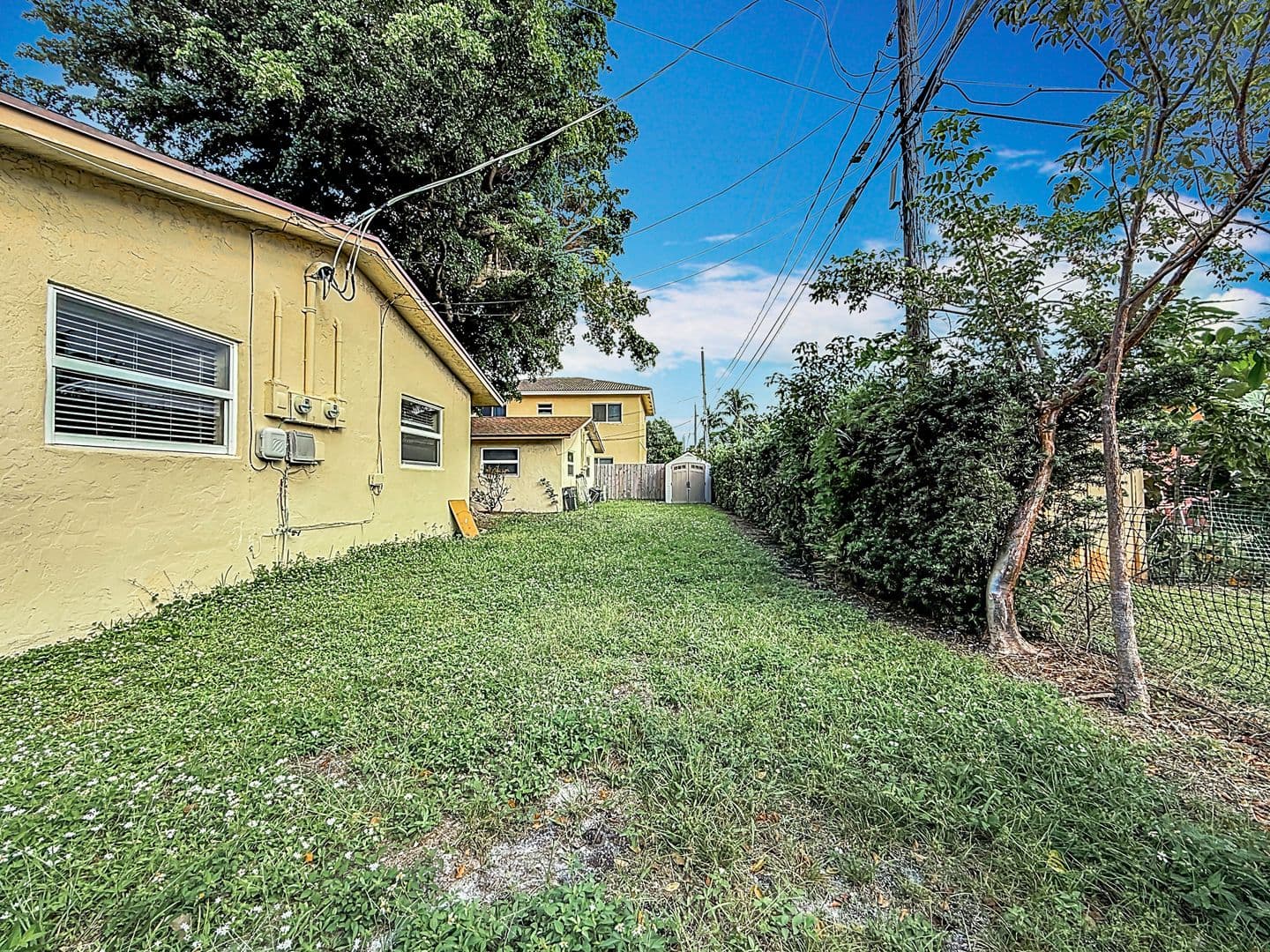 Pompano Apartment: 410 NE 12th Ave