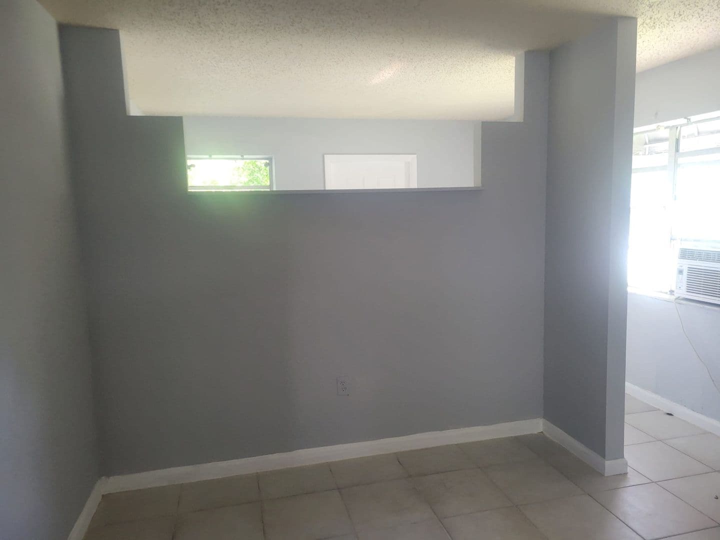 Hollywood Apartment: 6097 Rodman Street