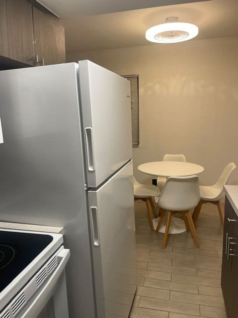 Lake Worth Apartment: 202 Lucerne Avenue