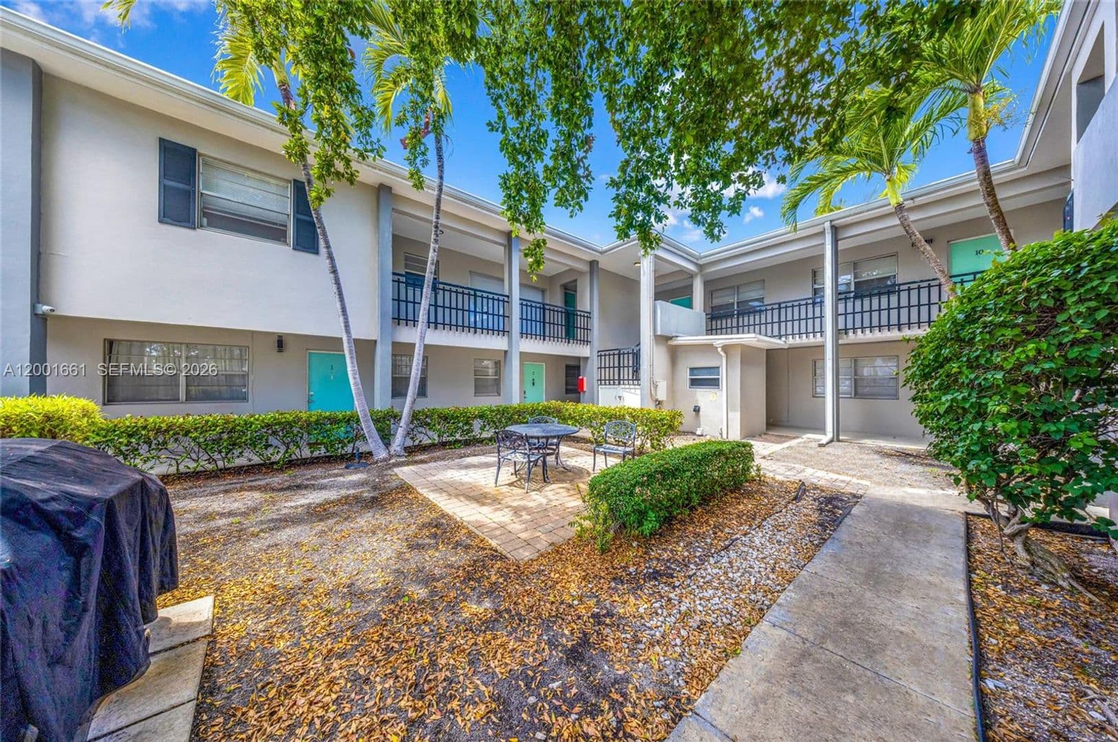 Lake Worth Apartment: 202 Lucerne Avenue