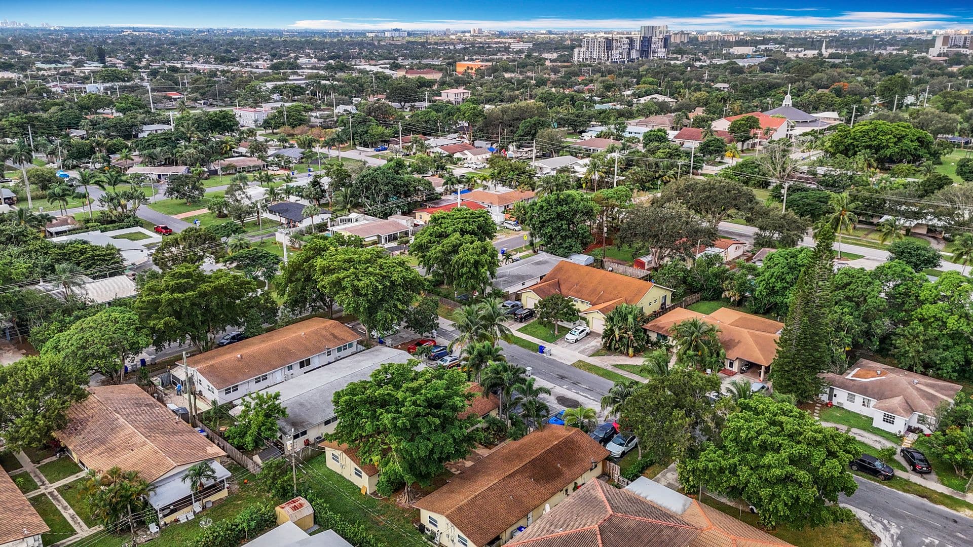 Pompano Apartment: 410 NE 12th Ave