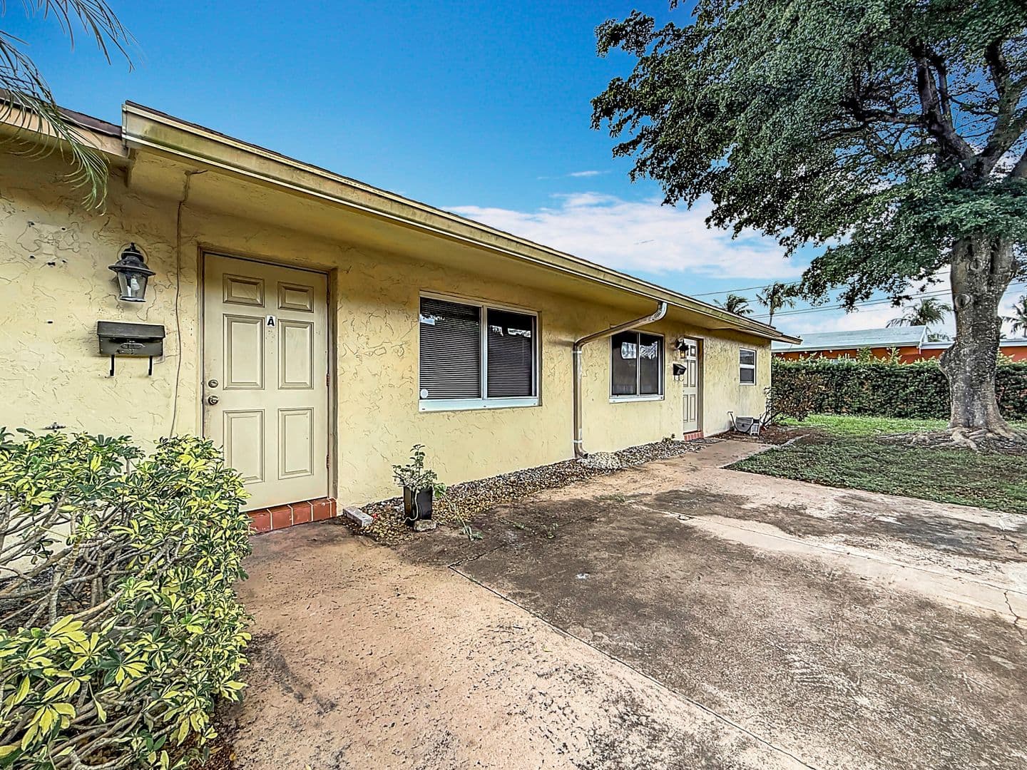 Pompano Apartment: 410 NE 12th Ave