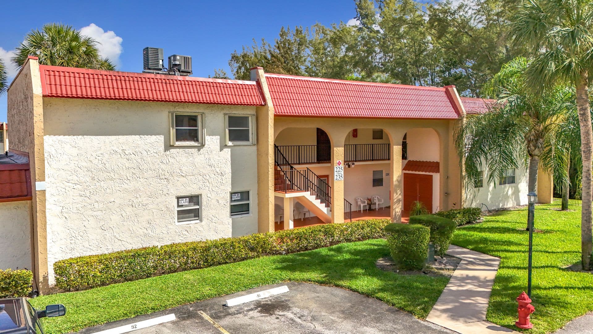 West Palm Beach House: 235 Lake Dora Drive